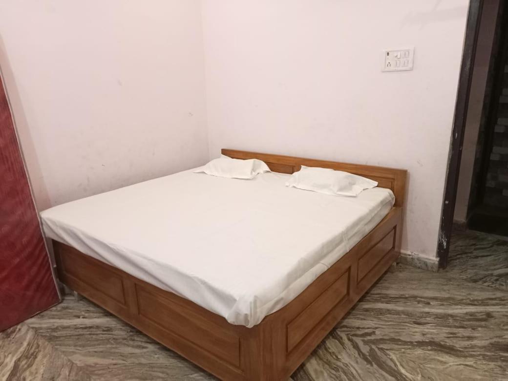 Vaibhav Sadan Dharmsala Hotell Ayodhya Eksteriør bilde